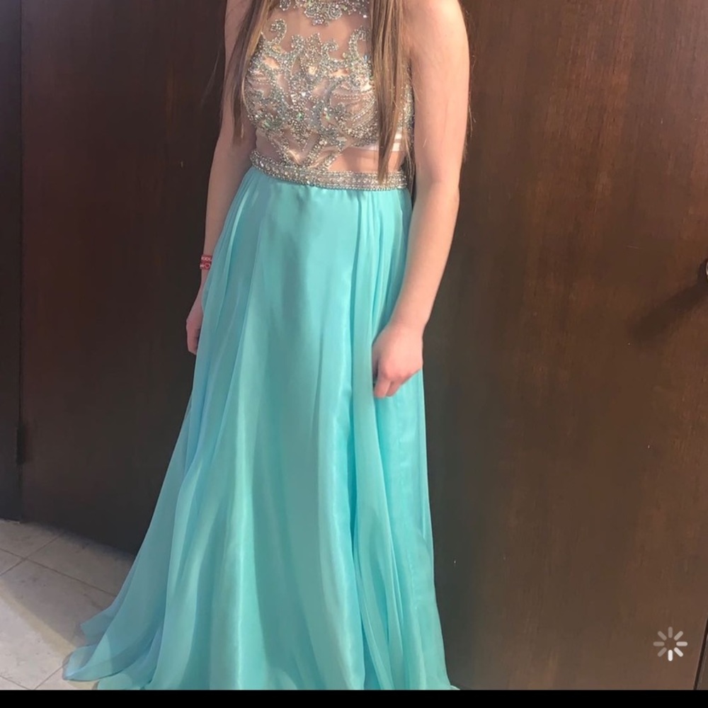 Prom dress - Picture 2 of 3